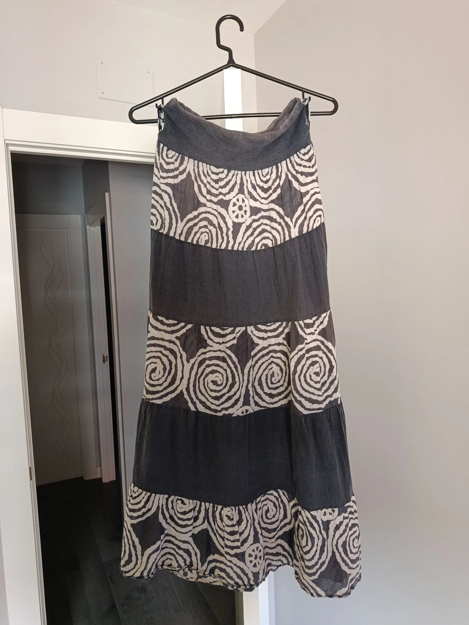 Falda larga. Talla única.